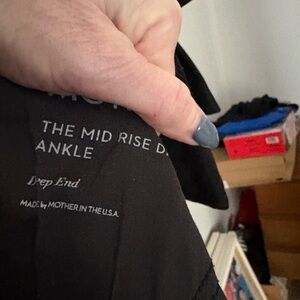 MOTHER Black mid rise dazzler ankle jean